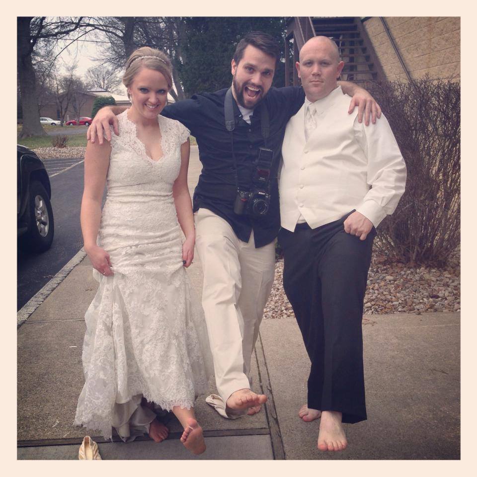 美国男子赤脚一整年 为非洲贫穷儿童筹款买鞋