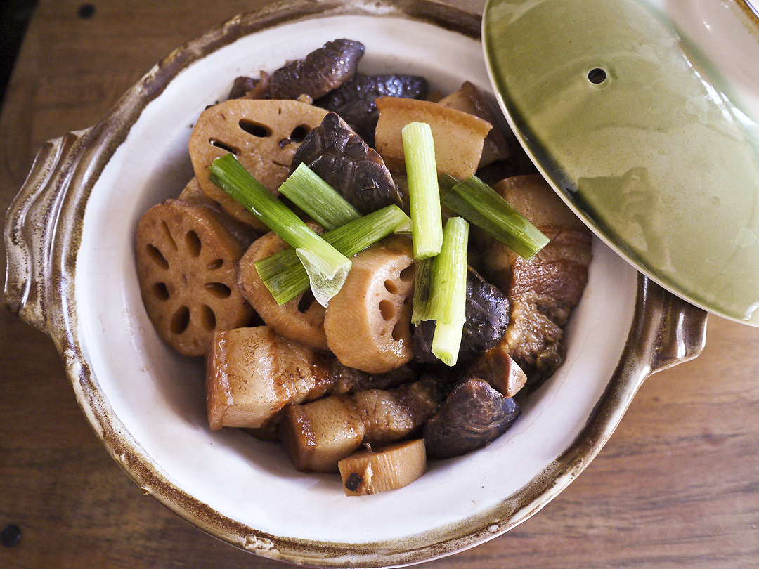 人妻厨房～莲藕冬菇烧肉 pork stew with lotus root