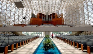 150401-christ-cathedral-california-interior_db8f72371462c65ca7161ba8cd19f4e2.nbcnews-ux-2880-1000