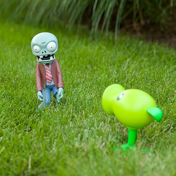 11c9_plants_vs_zombies_lawn_ornaments_yard