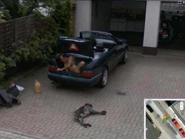 naked-guy-in-trunk