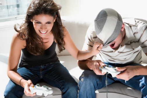 couple-playing-video-games