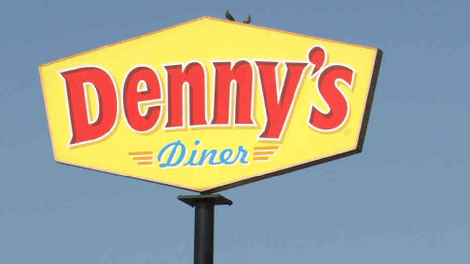 dennys_wide-96e16b1b9a17ad1f90453d7610955b9235937027-s6-c30