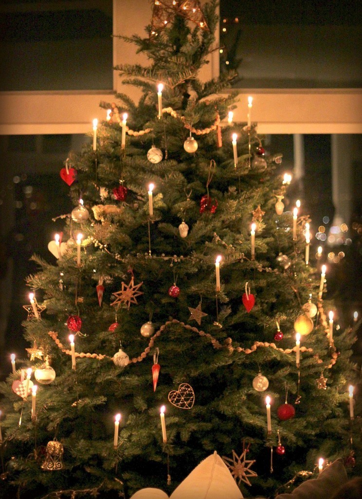 christmas-tree-candle-lights-ornaments