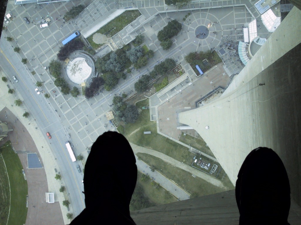 Glass_Floor_of_the_CN_Tower