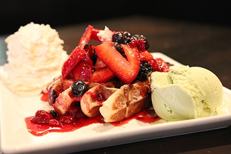 Syrup-Berry-Waffle