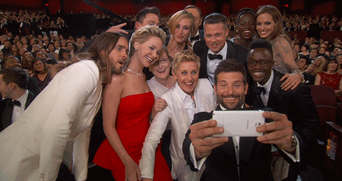 Oscars-2014-Selfie-Gif-that-broke-internet