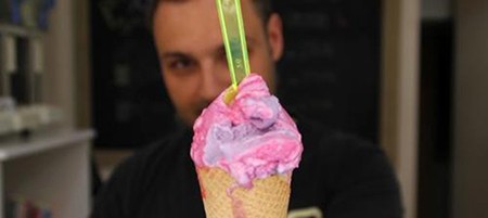 physicist-turned-cook-invents-ice-cream-that-changes-color-as-it-melts