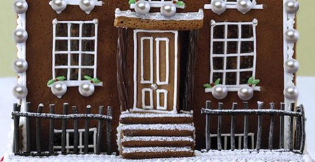 gingerbread-house-closeup