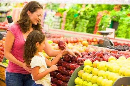bigstock-Woman-And-Child-Choosing-Fruit-3915652