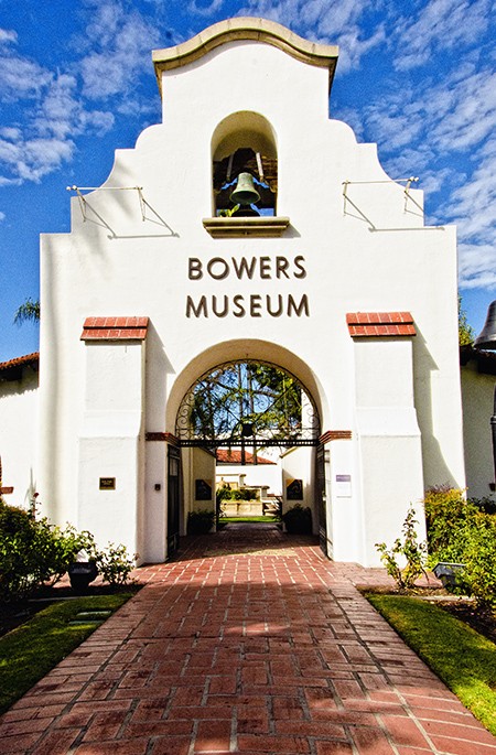 Bowers_Museum_Entrance_2011-11-11