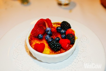 cream brulee with fresh berries 1
