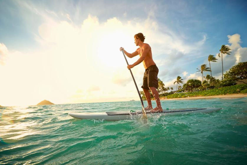 24 Sep 2013, Honolulu, Oahu, Hawaii, USA --- Caucasian man on paddle board in ocean --- Image by © Colin Anderson/Blend Images/Corbis