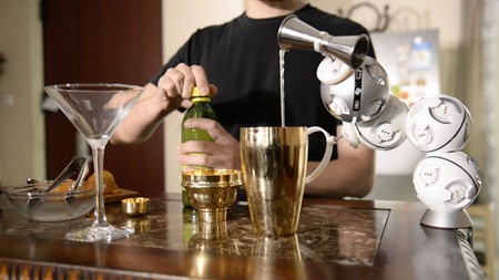 CellRobot pour drink