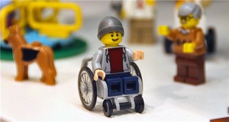 lego-wheelchair-boy001