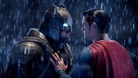 影評兩極照樣賣!  蝙蝠俠與超人大對決成為史上最賣座的超級英雄大片