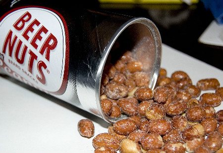 1280px-Beer-nuts Wikimedia Commons