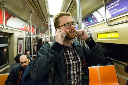 搭乘地鐵時使用手機需避免的五件事！