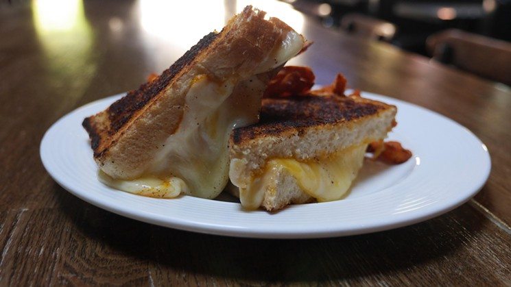 grilled-cheese-the-darkroom-melrose