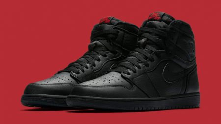 air-jordan-1-black-univ red 1 sole collector