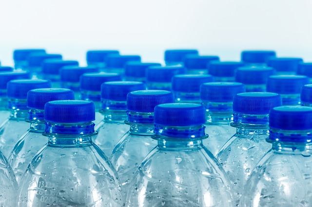 常喝瓶裝水嗎？要小心了！這些市面上常見的瓶裝水可能含有毒物質！