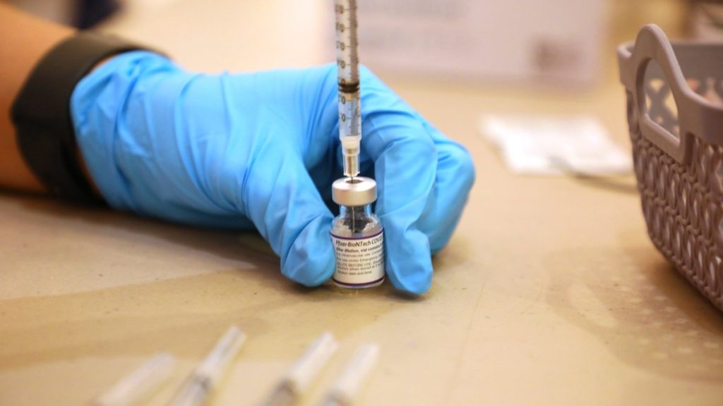 美國 CDC 與 FDA 意見一致   建議 Moderna、J&J 接種者 追加及混打疫苗