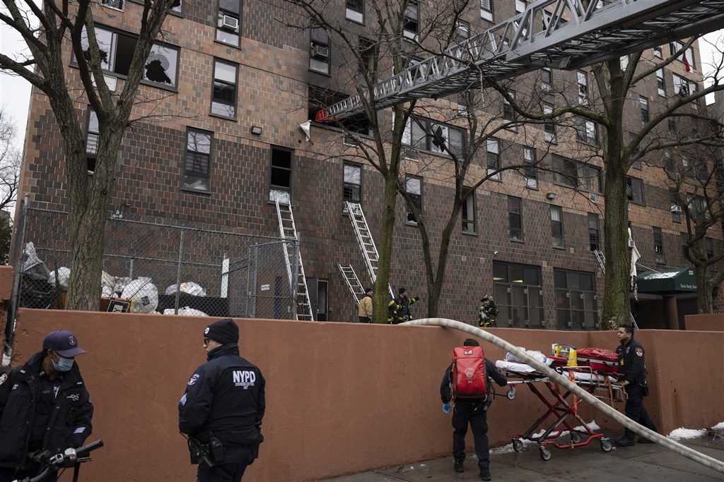 紐約公寓惡火疑電暖氣故障釀禍 19死32命危