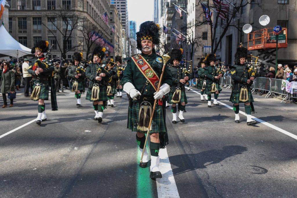 紐約 St. Patrick’s Day 遊行回歸 疫情兩年煎熬雨過天青