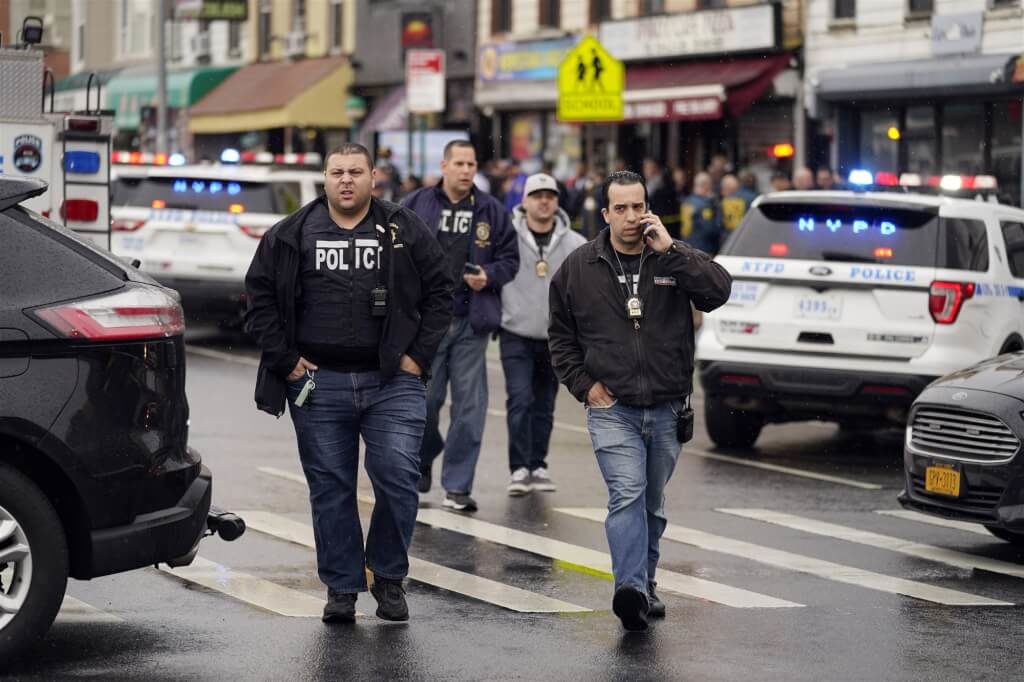 紐約地鐵槍擊案警方大規模緝兇   鎖定1名利害關係人