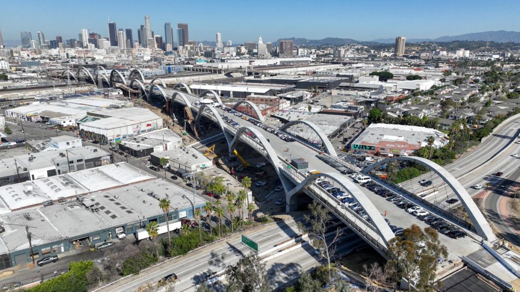民眾甩尾、耍噱頭  洛杉磯5.88億美元地標大橋近5天關閉4次