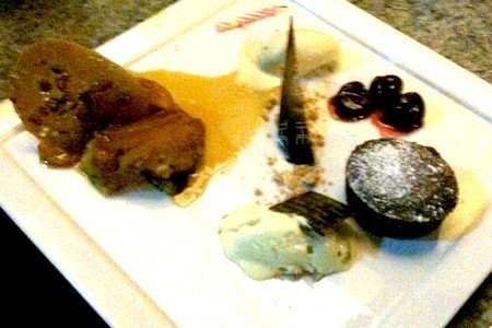 Finished off with assorted dessert. 