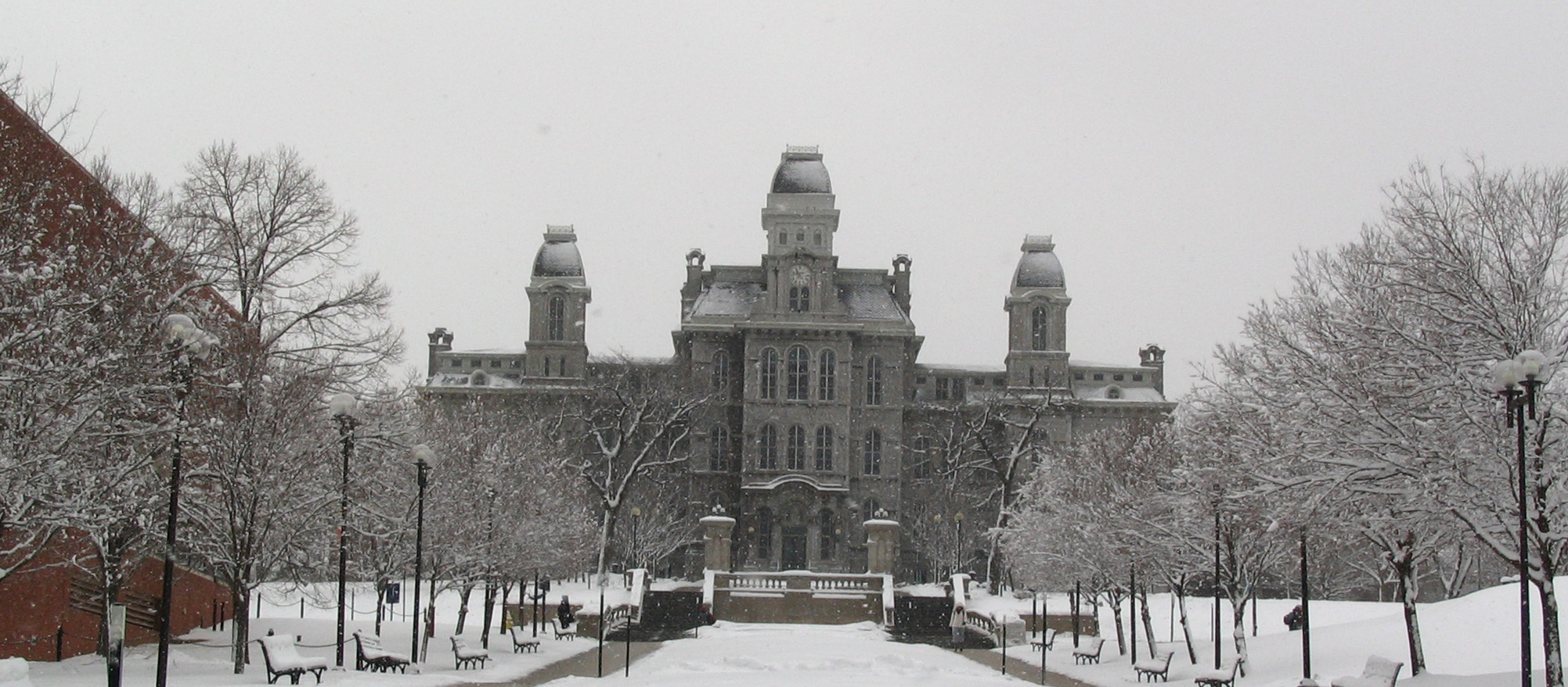 hall_of_languages_in_snowstorm,_syracuse_university