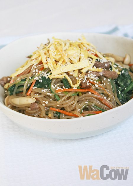 人妻廚房: 韓式拌雜菜粉絲 korean stir-fried sweet potato noodles