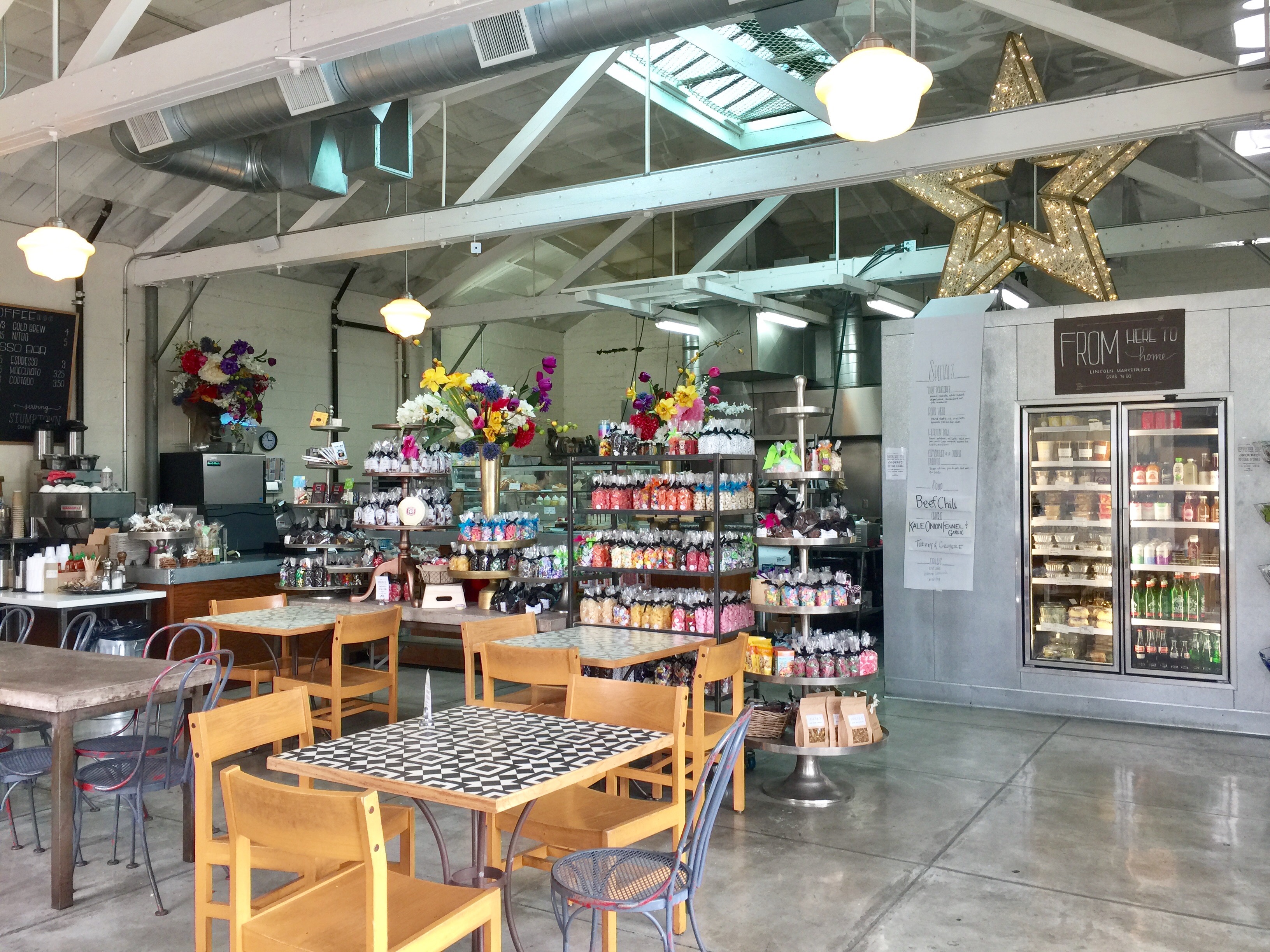 [小编带路] lincoln cafe 新美式餐厅 独具一格的精致礼品店